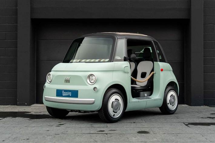 Grå Fiat Topolino fra 2025 set udefra