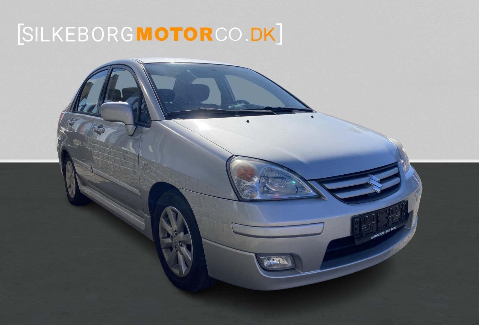 Sølv Suzuki Liana fra 2005
