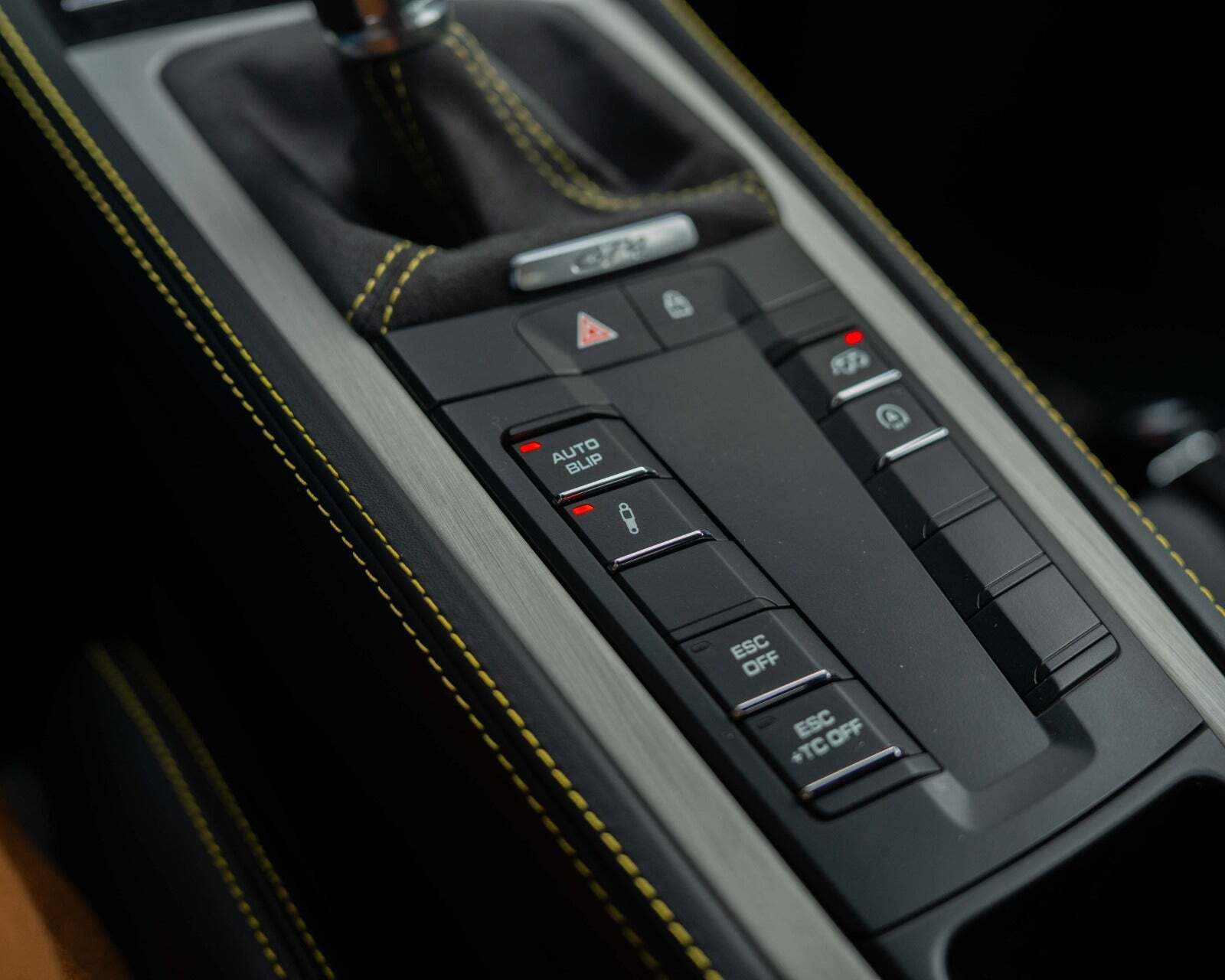 Sølv Porsche 718 Cayman GT4 fra 2020