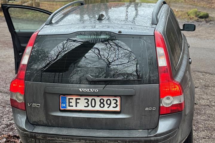 Grå Volvo V50 fra 2005