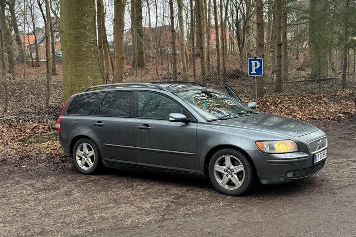 Grå Volvo V50 fra 2005
