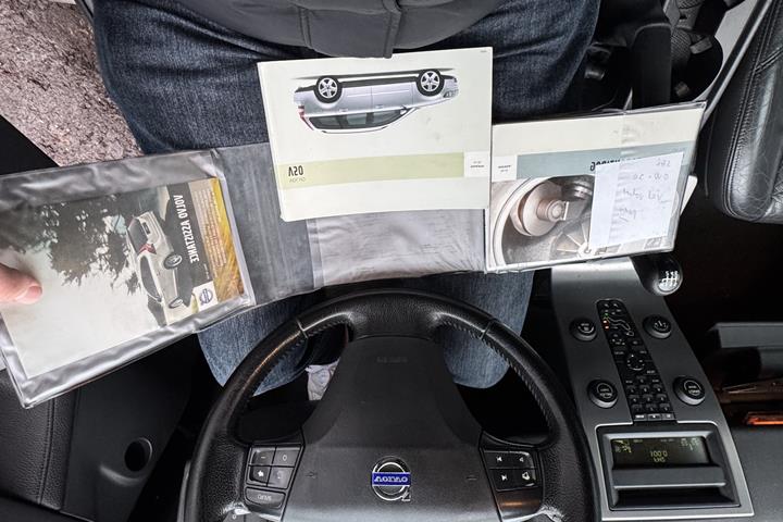 Grå Volvo V50 fra 2005
