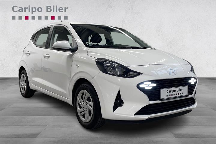 Hvid Hyundai i10 fra 2024 set udefra