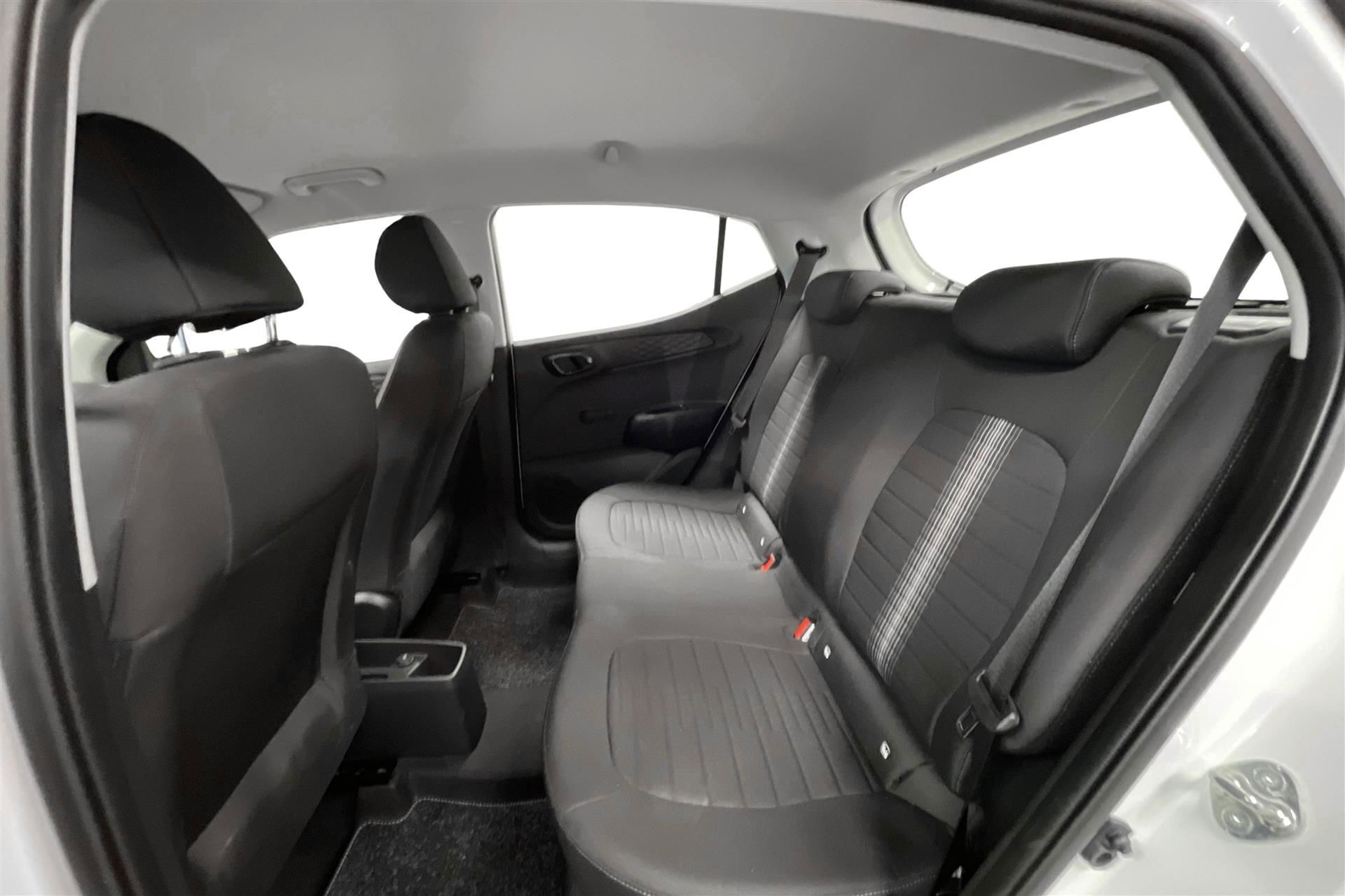 Hvid Hyundai i10 fra 2024