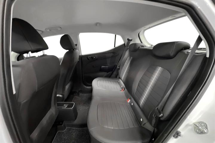 Hvid Hyundai i10 fra 2024