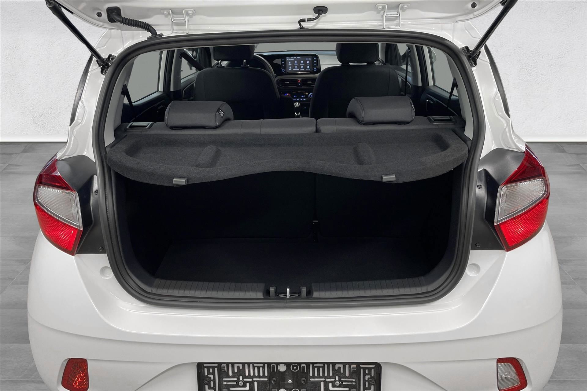 Hvid Hyundai i10 fra 2024