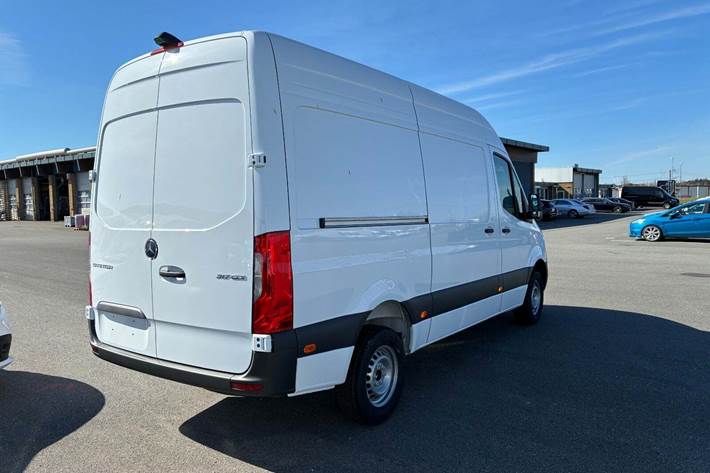 Hvid Mercedes Sprinter 317 fra 2024