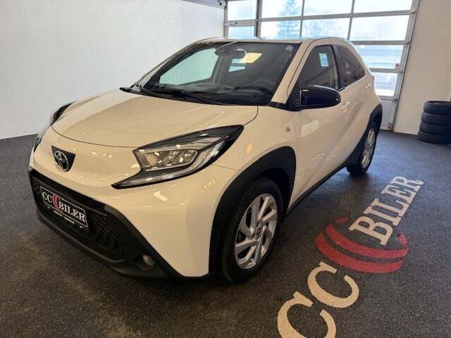 Hvid Toyota Aygo X fra 2022 set udefra