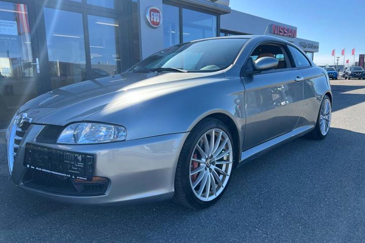 Grå Alfa Romeo GT fra 2005