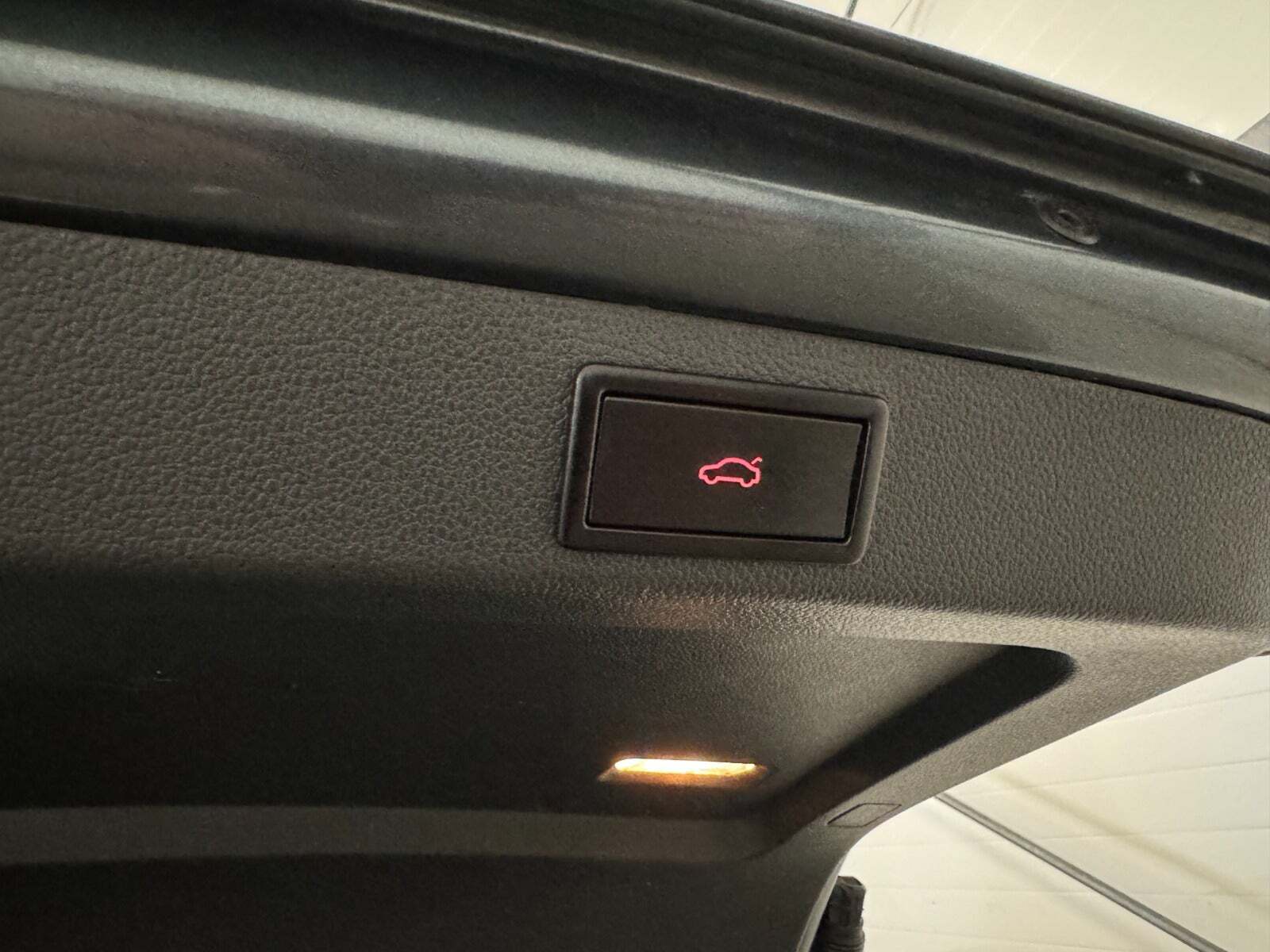 Grå Skoda Superb fra 2017