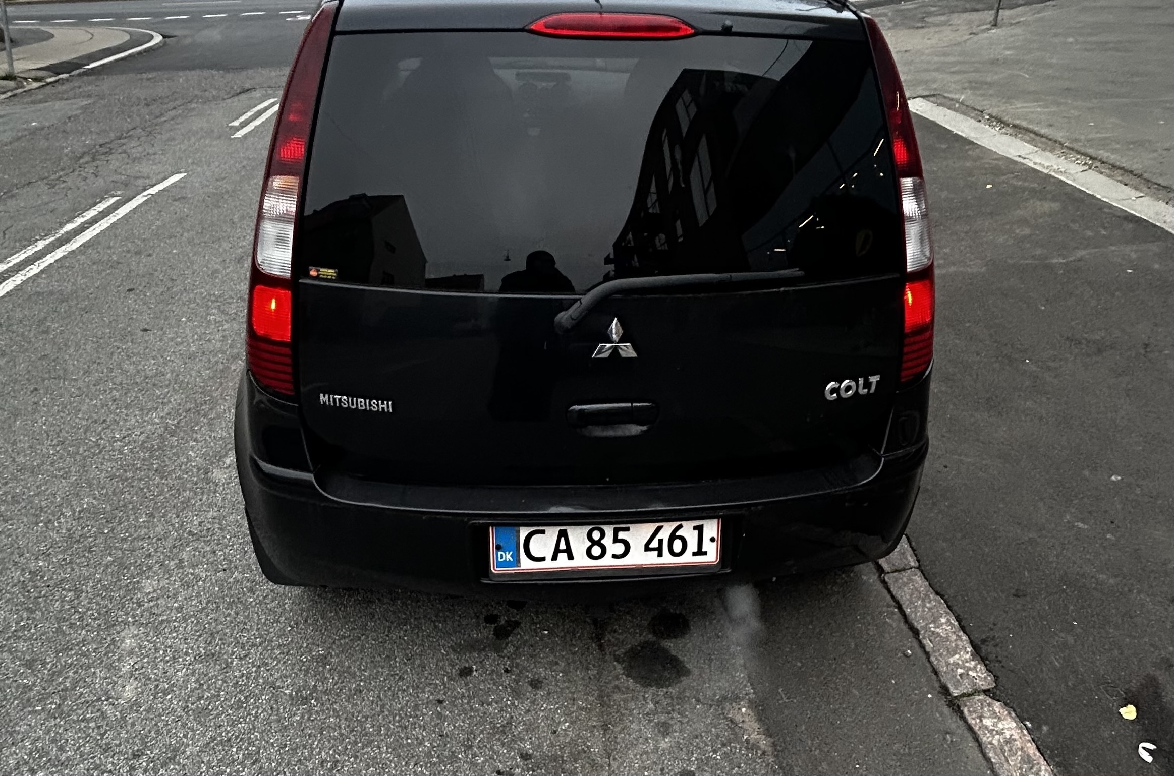 Sort Mitsubishi Colt fra 2008