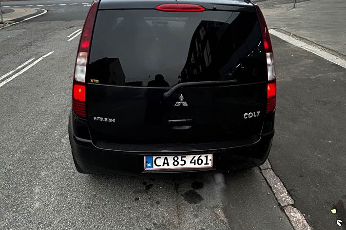 Sort Mitsubishi Colt fra 2008