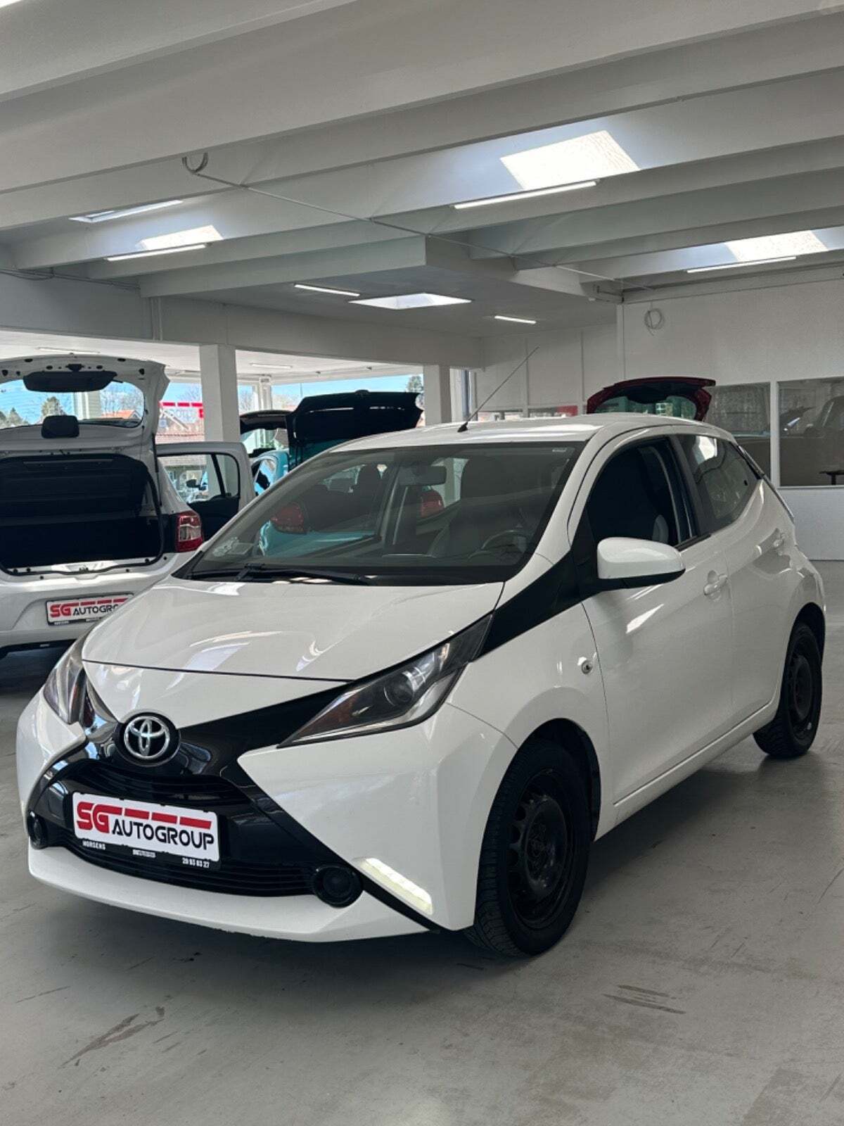 Hvid Toyota Aygo fra 2015