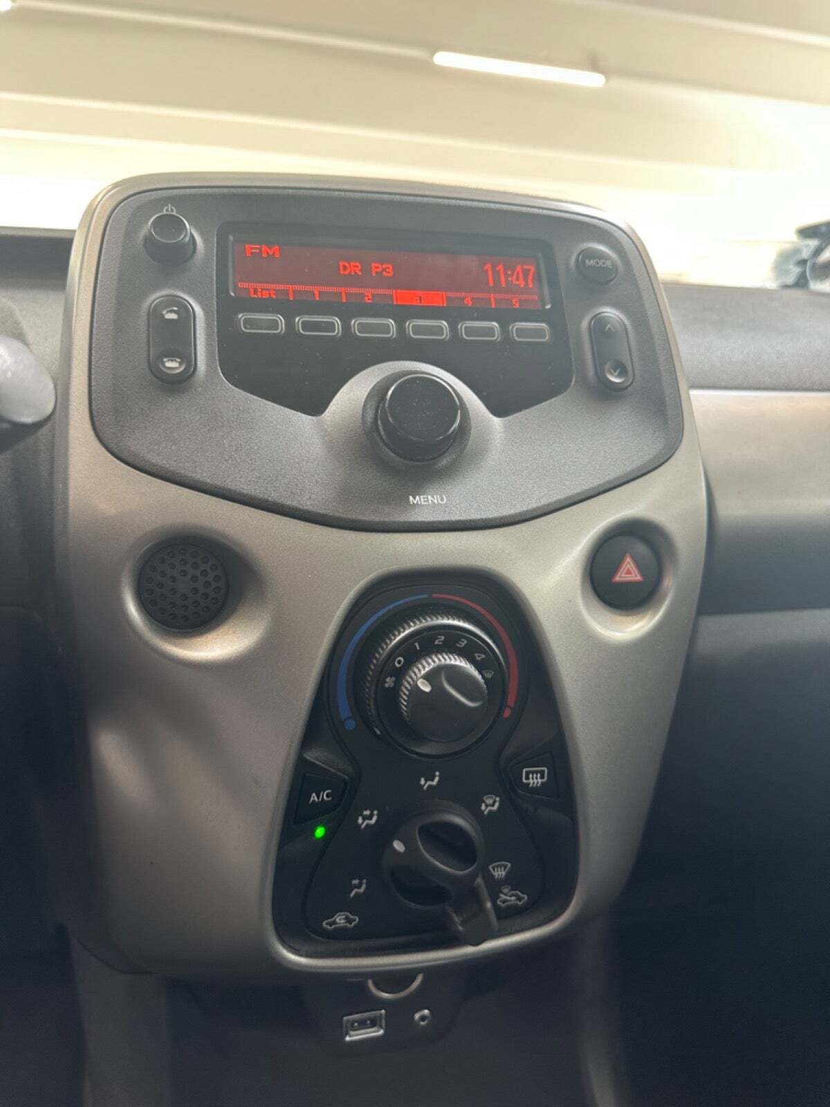 Hvid Toyota Aygo fra 2015