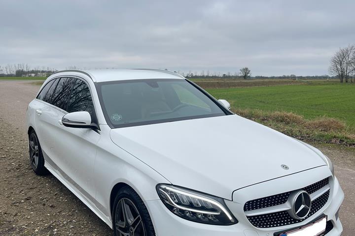Hvid Mercedes C-Klasse fra 2019
