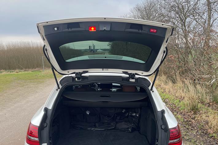 Hvid Mercedes C-Klasse fra 2019