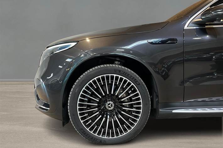 Grå Mercedes EQC 400 fra 2022