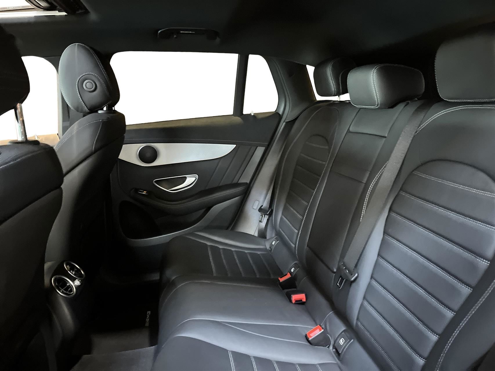 Grå Mercedes EQC 400 fra 2022