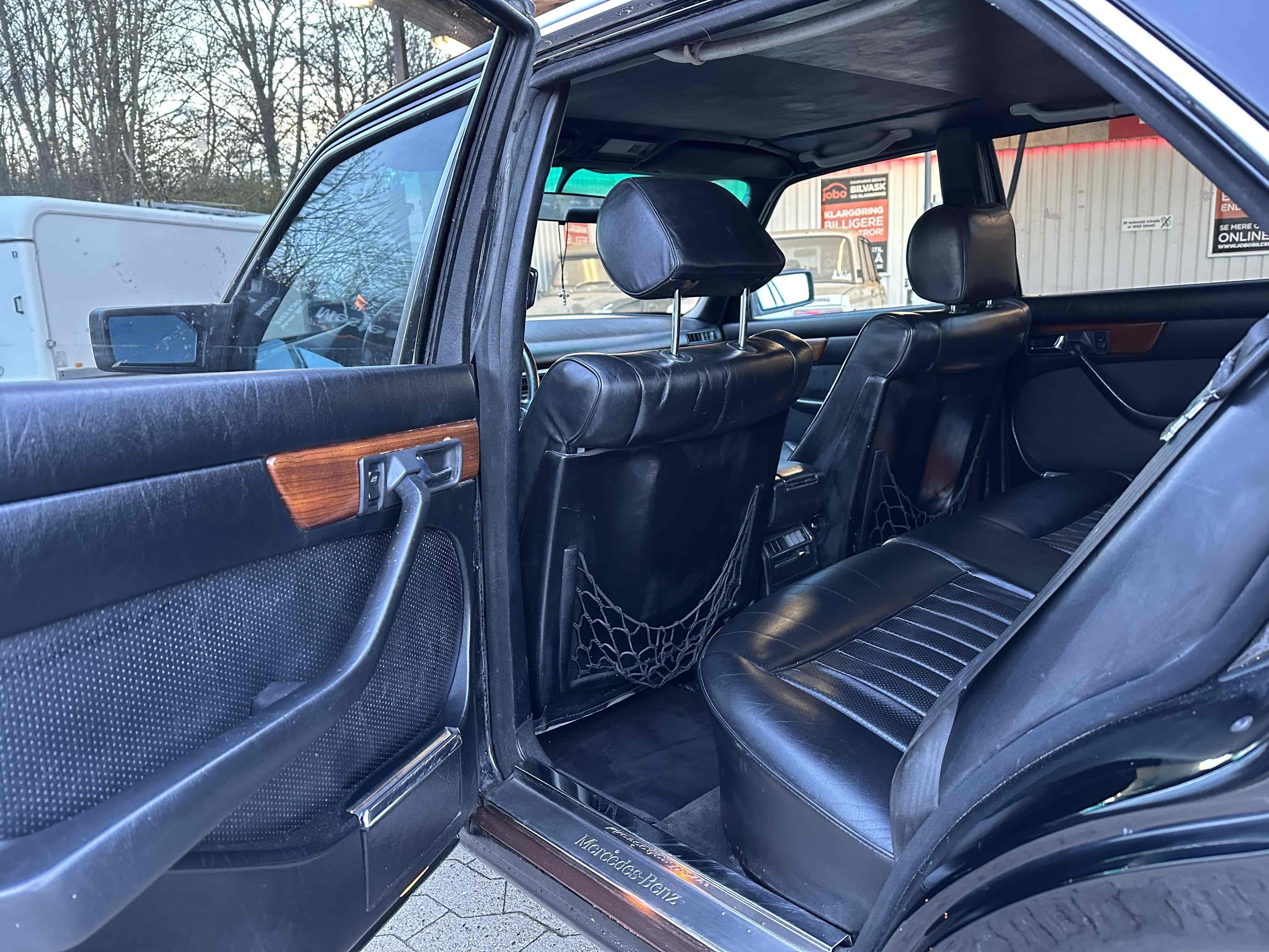 undefined Mercedes 380 SE fra 1982