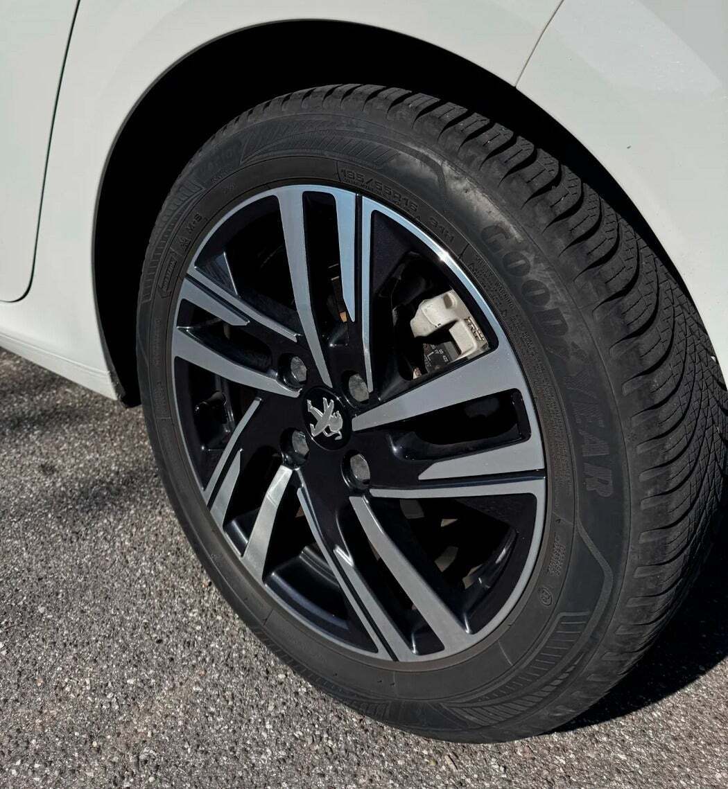 undefined Peugeot 208 fra 2021