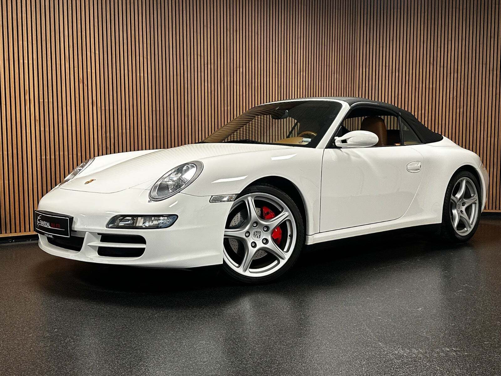 Hvid Porsche 911 Carrera 4S fra 2007