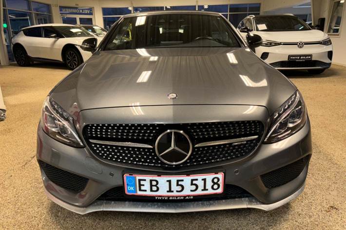 Grå Mercedes C43 fra 2017
