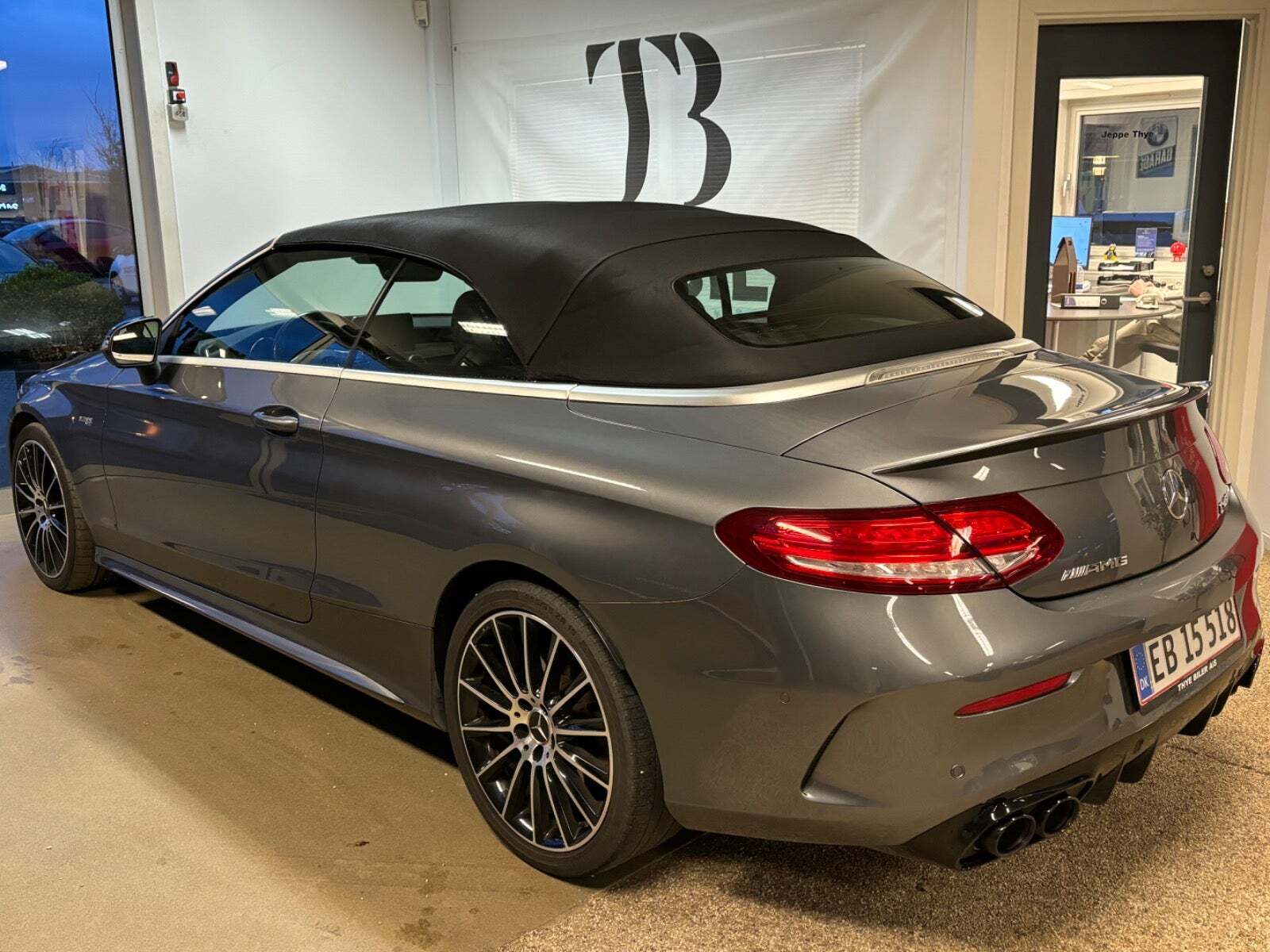 Grå Mercedes C43 fra 2017