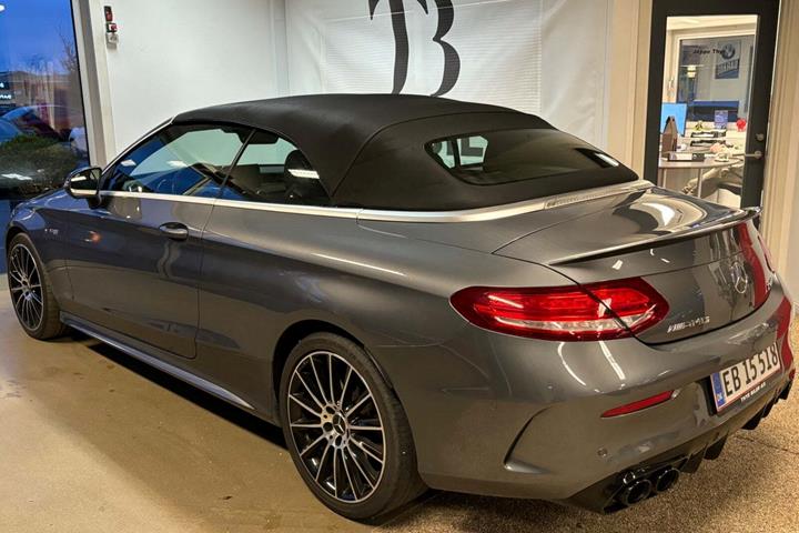 Grå Mercedes C43 fra 2017