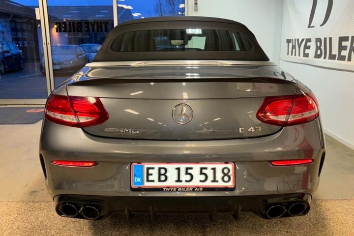 Grå Mercedes C43 fra 2017
