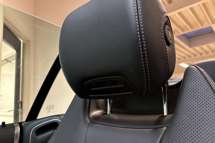 Grå Mercedes C43 fra 2017