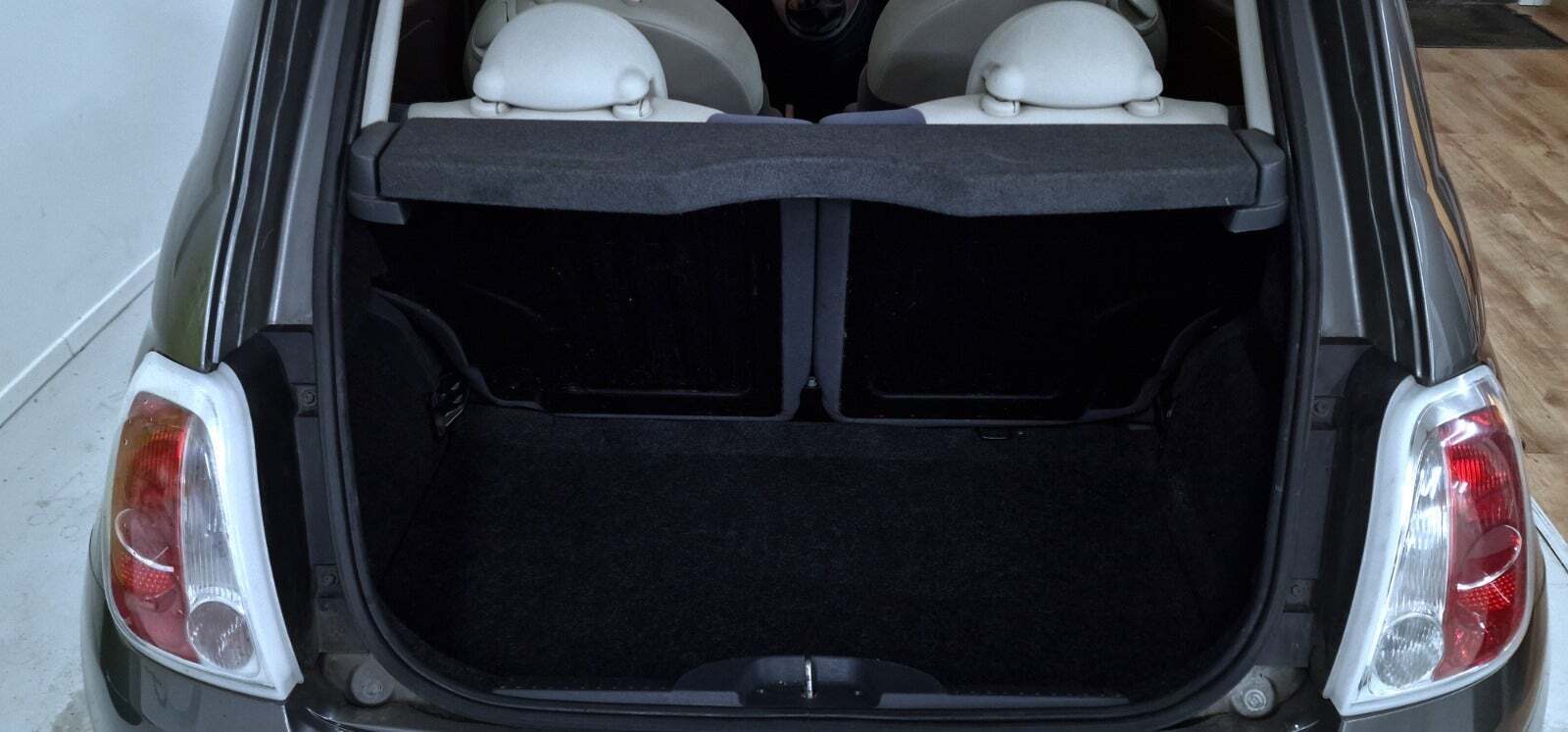 Grå Fiat 500 fra 2010