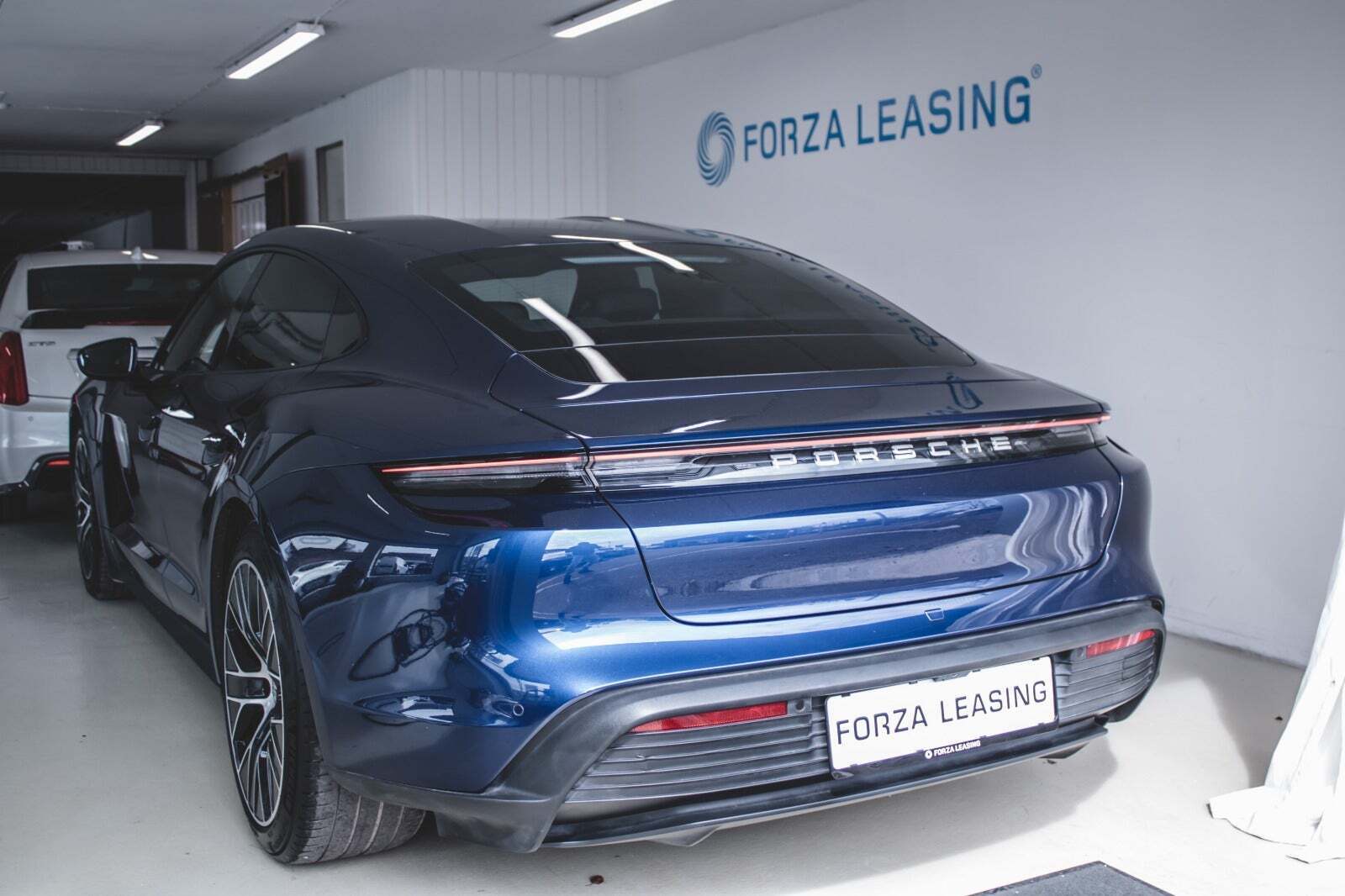 Blå Porsche Taycan fra 2022