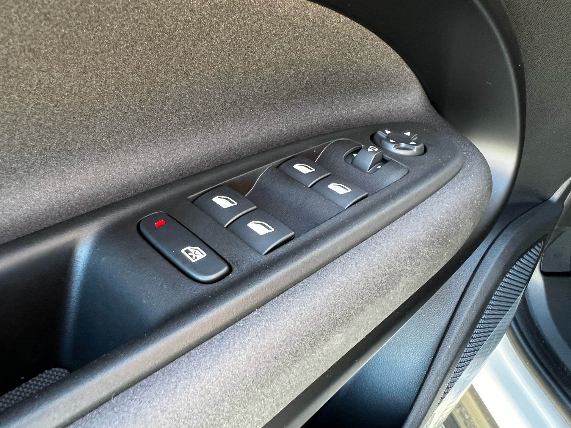 Hvid Alfa Romeo Junior fra 2025