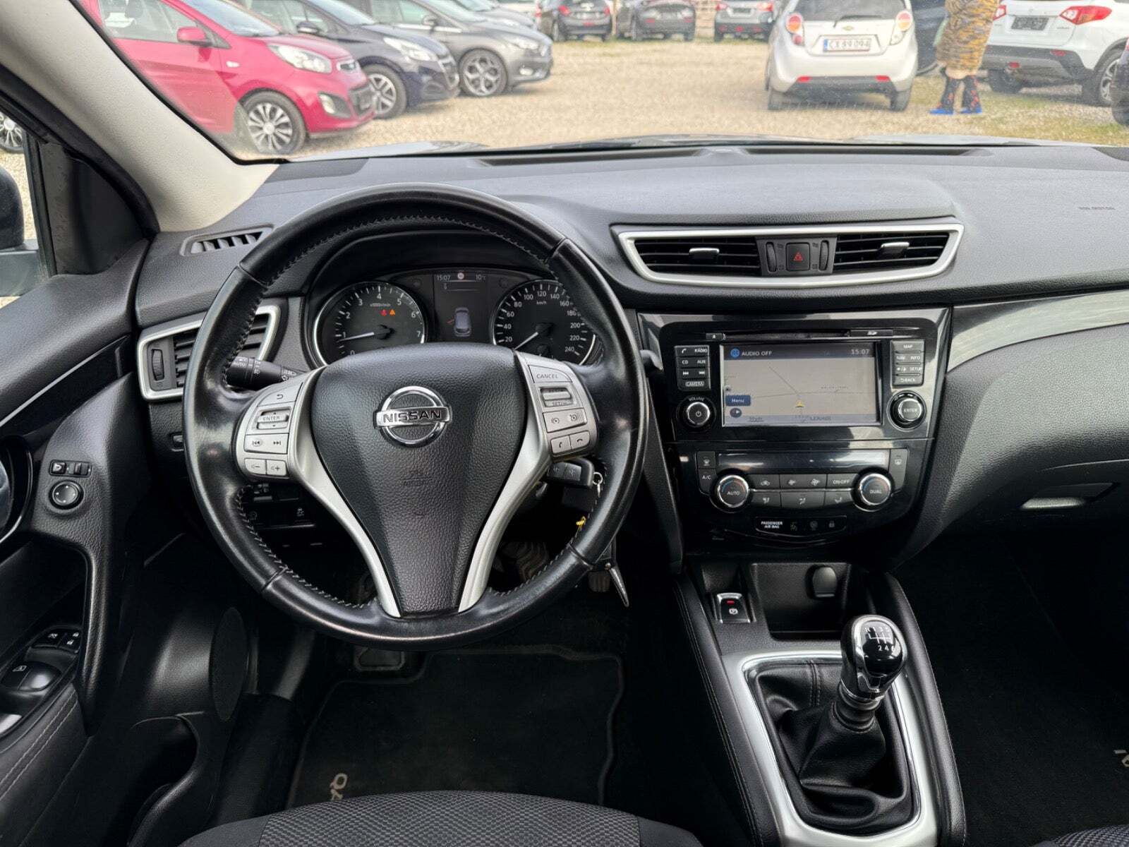 Grå Nissan Qashqai fra 2016