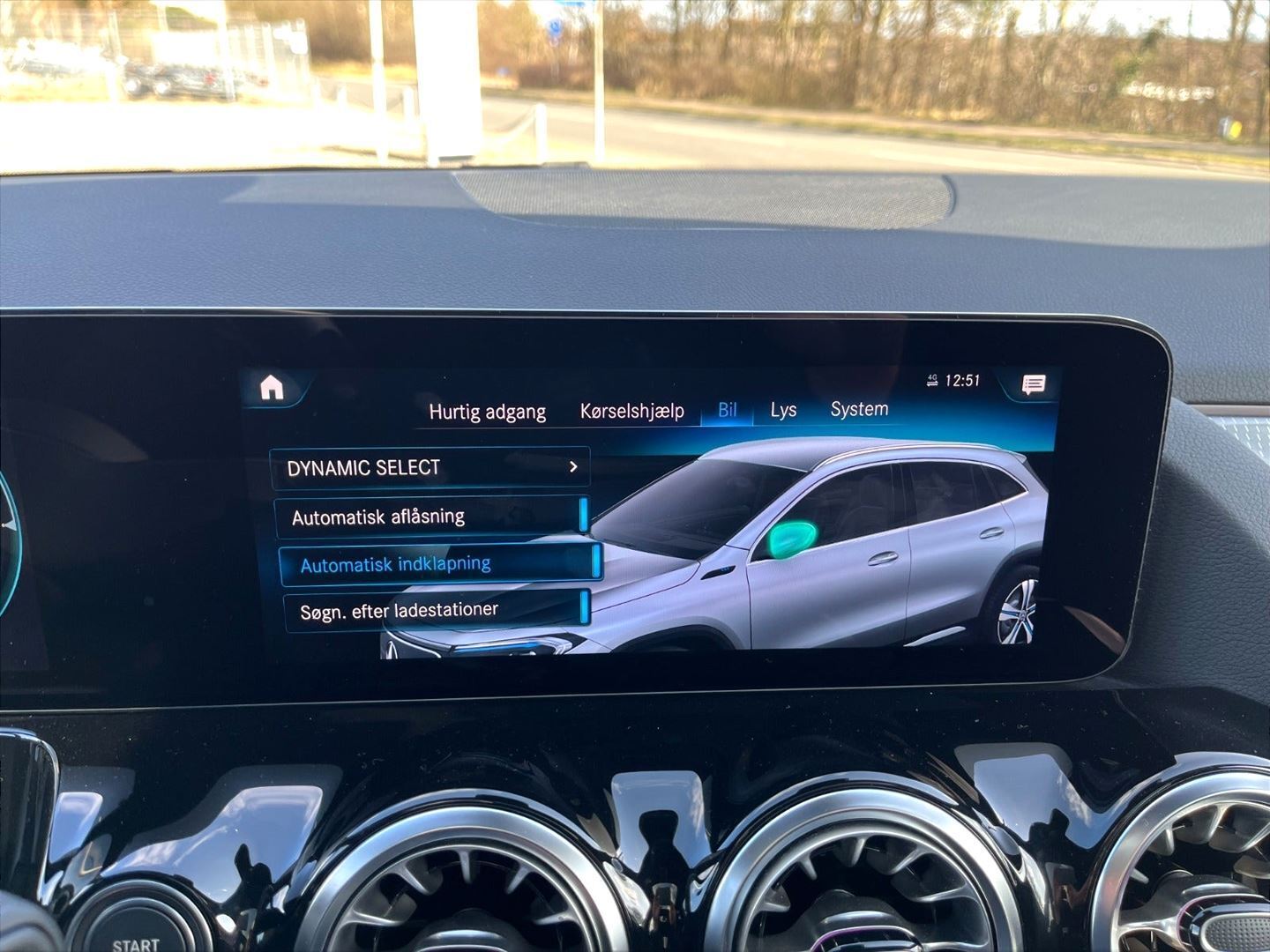 Grå Mercedes EQB 250+ fra 2023