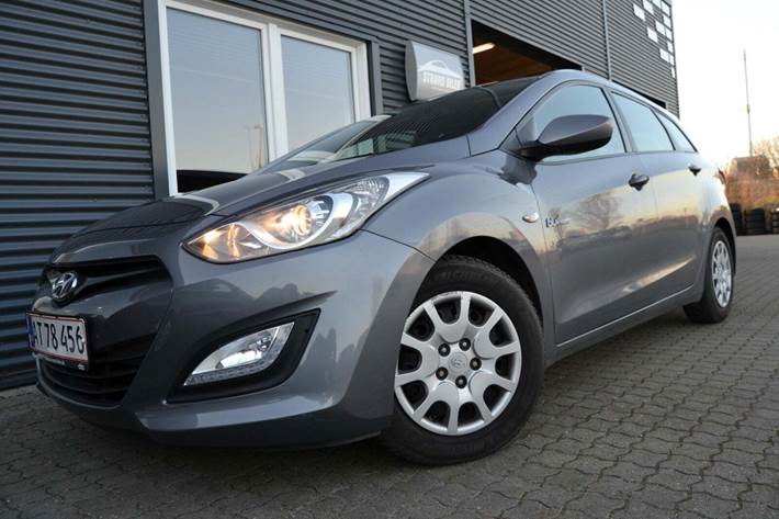 Grå Hyundai i30 fra 2015