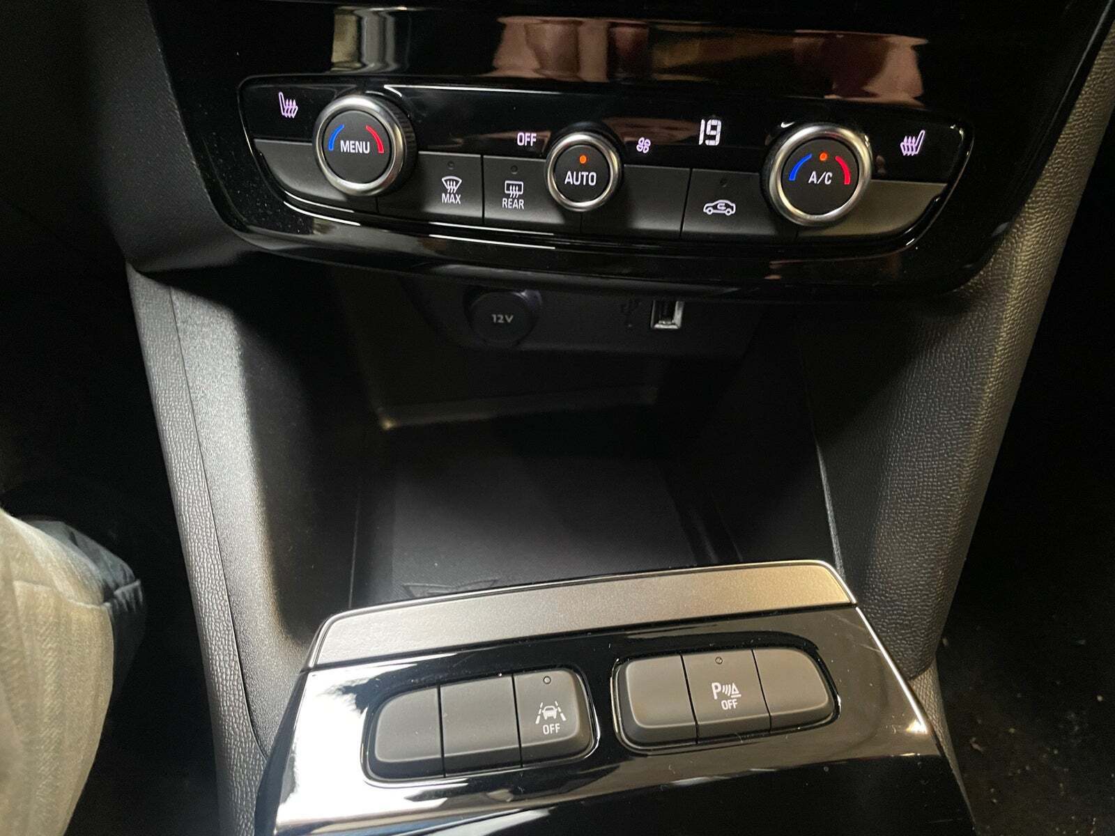 Hvid Opel Mokka-e fra 2023