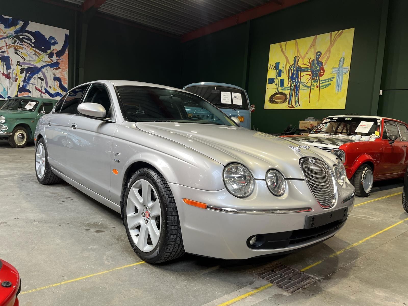 Sølv Jaguar S-Type fra 2005