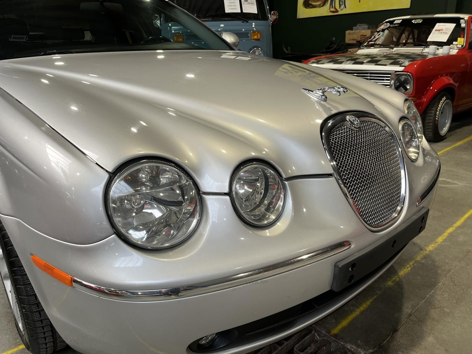 Sølv Jaguar S-Type fra 2005
