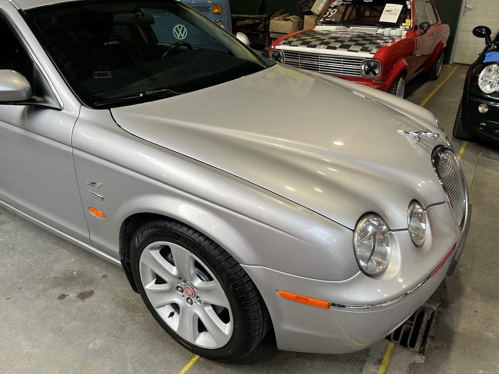 Sølv Jaguar S-Type fra 2005