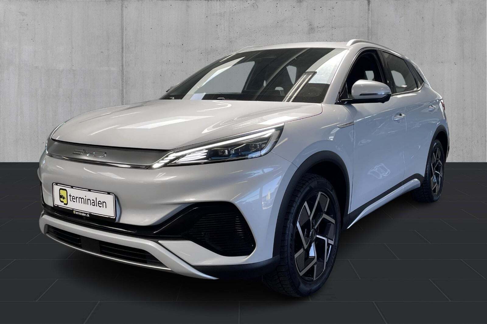 Hvid BYD Atto 3 fra 2023 set udefra
