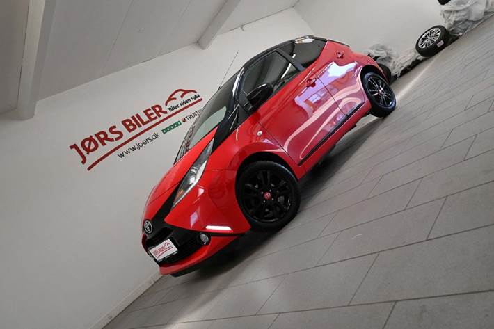 Rød Toyota Aygo fra 2015