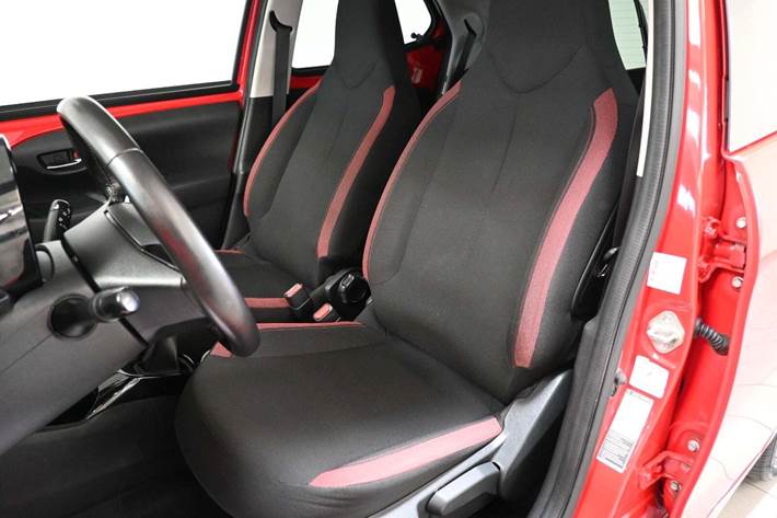 Rød Toyota Aygo fra 2015