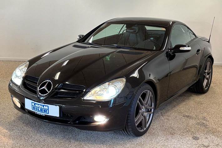Sort Mercedes SLK350 fra 2004 set udefra