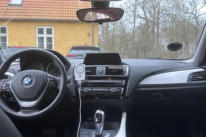 Grå BMW 118d fra 2016