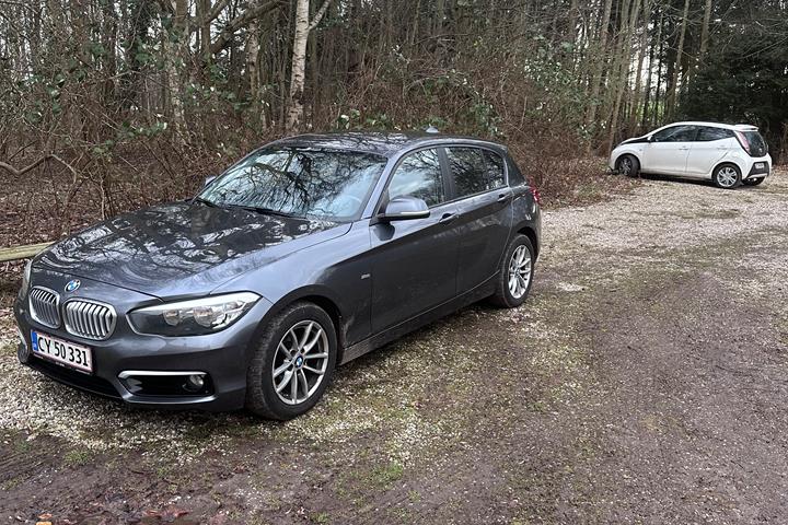 Grå BMW 118d fra 2016