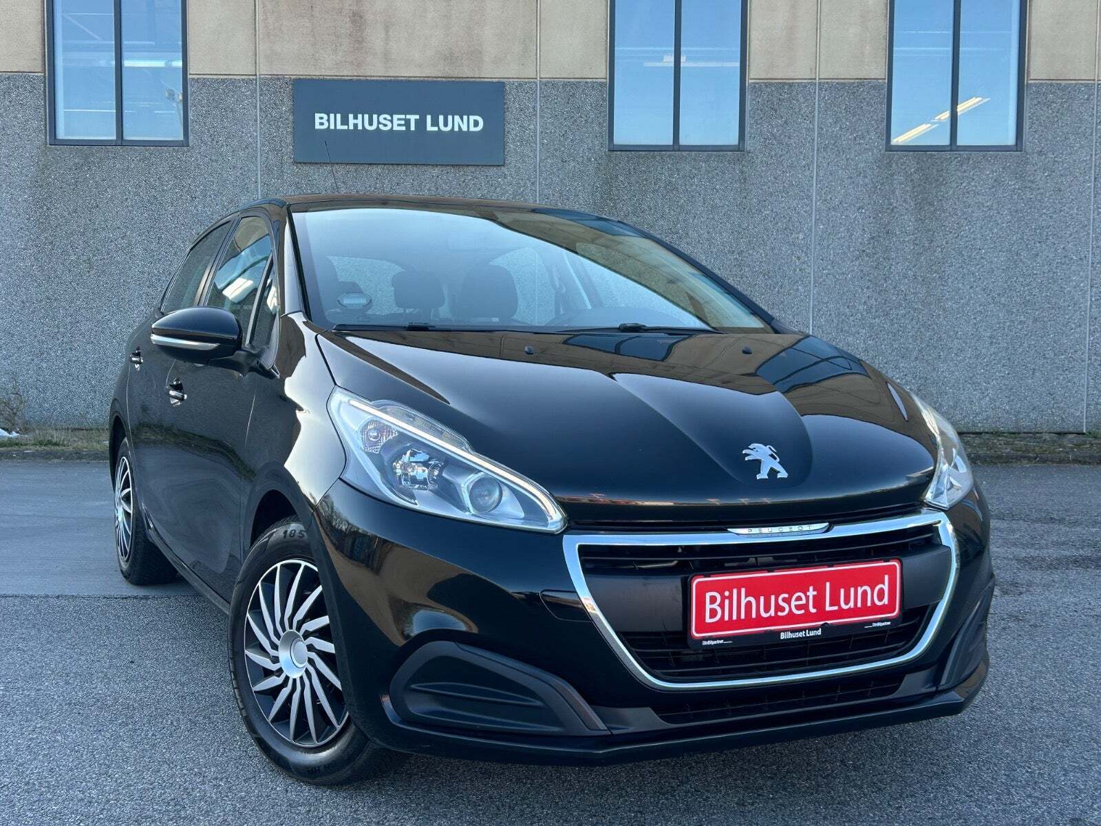 Sort Peugeot 208 fra 2016
