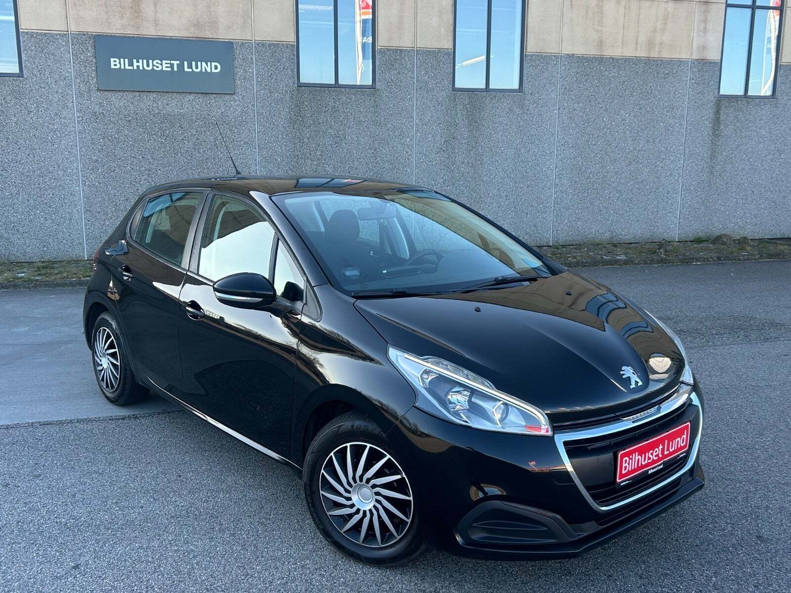 Sort Peugeot 208 fra 2016