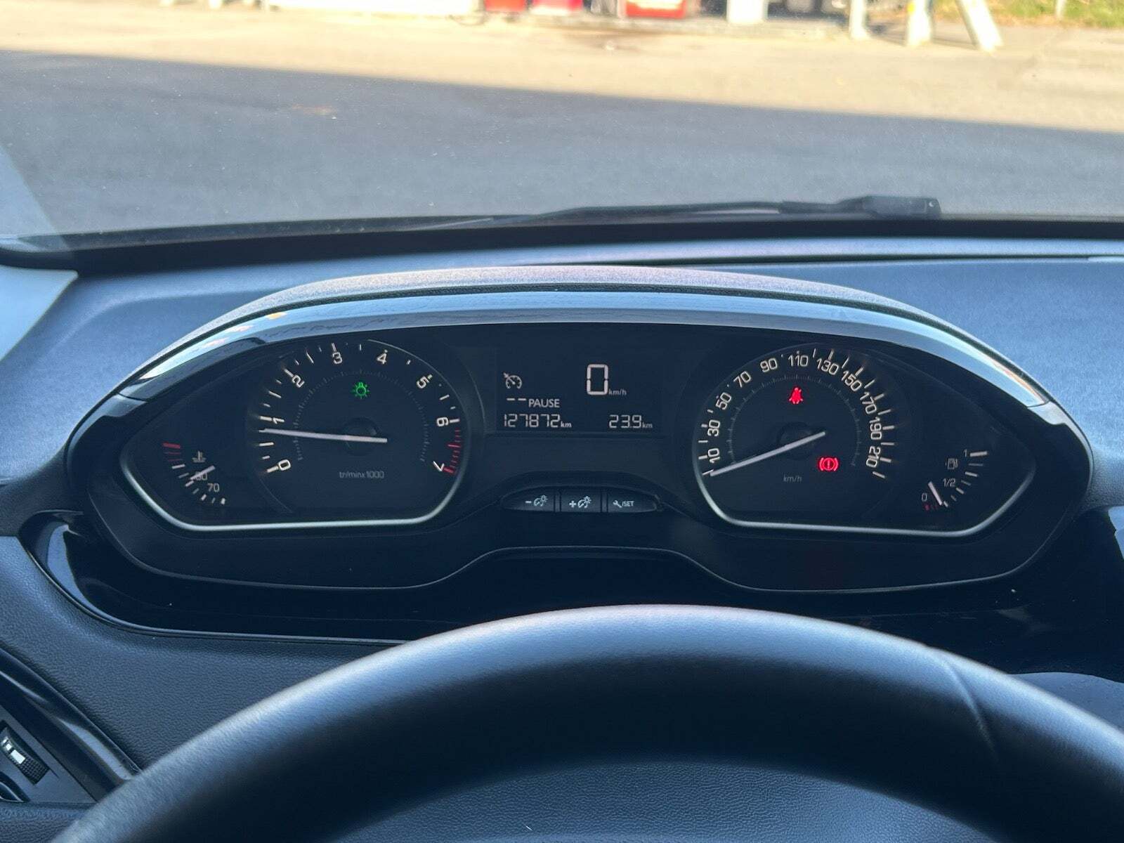 Sort Peugeot 208 fra 2016