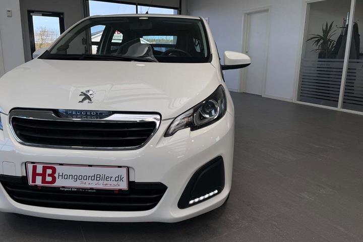 Hvid Peugeot 108 fra 2019 set udefra